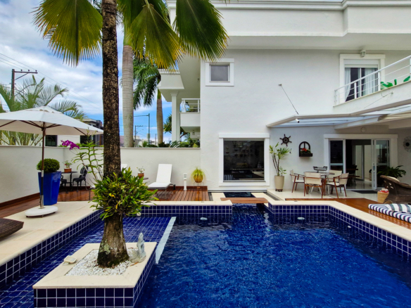 Casa de Luxo com Jacuzzi na Sala – Costa Nova Residence