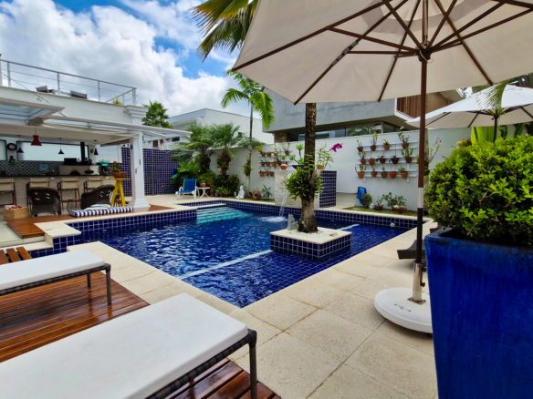 Casa de Luxo com Jacuzzi na Sala – Costa Nova Residence