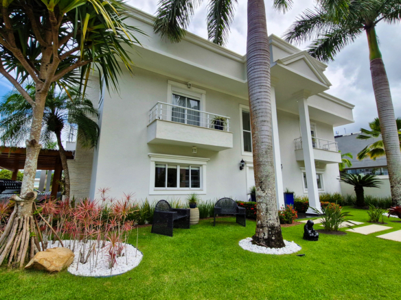 Casa de Luxo com Jacuzzi na Sala – Costa Nova Residence
