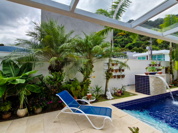 Casa de Luxo com Jacuzzi na Sala – Costa Nova Residence