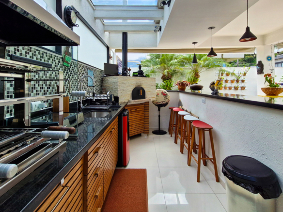 Casa de Luxo com Jacuzzi na Sala – Costa Nova Residence