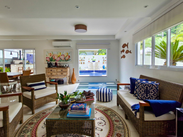 Casa de Luxo com Jacuzzi na Sala – Costa Nova Residence