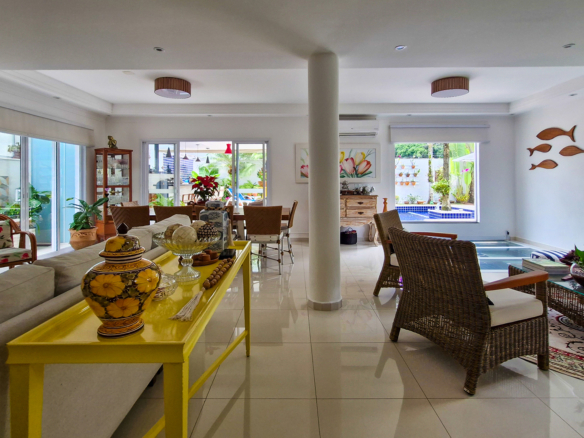 Casa de Luxo com Jacuzzi na Sala – Costa Nova Residence