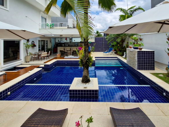 Casa de Luxo com Jacuzzi na Sala – Costa Nova Residence