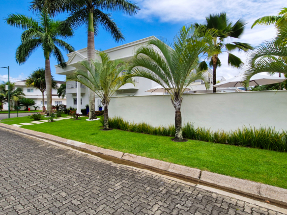 Casa de Luxo com Jacuzzi na Sala – Costa Nova Residence