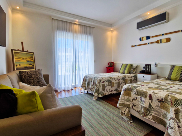 Casa de Luxo com Jacuzzi na Sala – Costa Nova Residence