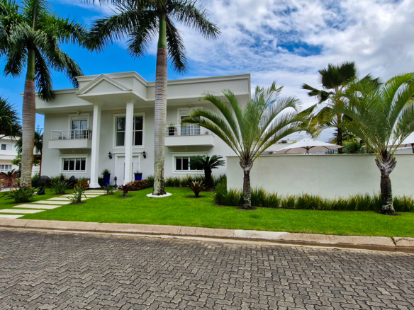 Casa de Luxo com Jacuzzi na Sala – Costa Nova Residence