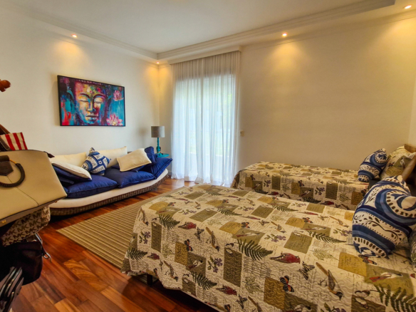 Casa de Luxo com Jacuzzi na Sala – Costa Nova Residence
