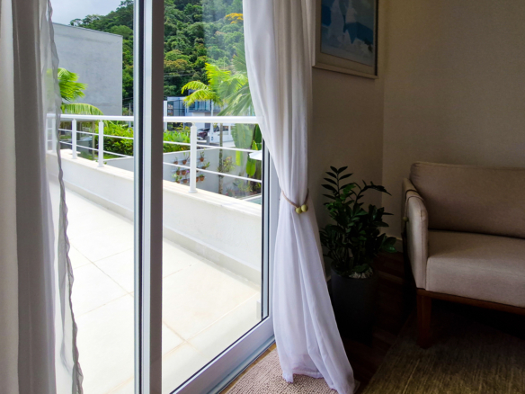 Casa de Luxo com Jacuzzi na Sala – Costa Nova Residence