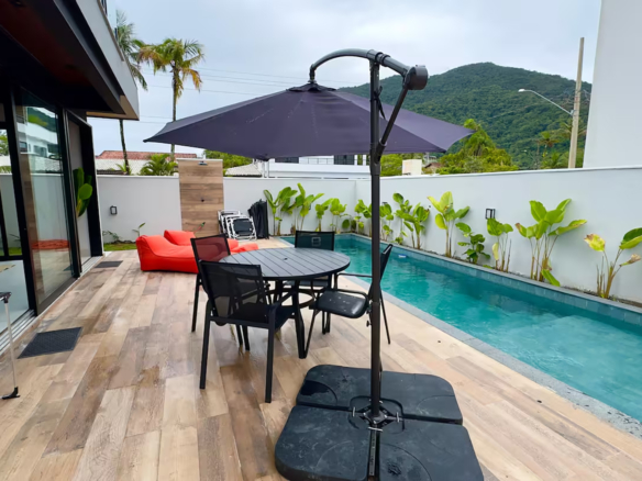 Casa à locação frente mar em Ubatuba no Condomínio Salga Lagoinha