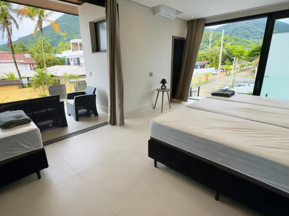 Casa à locação frente mar em Ubatuba no Condomínio Salga Lagoinha
