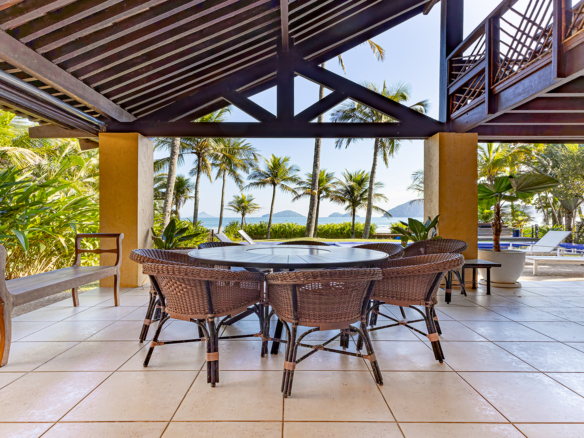 Casa exclusiva frente ao mar na Praia da Baleia