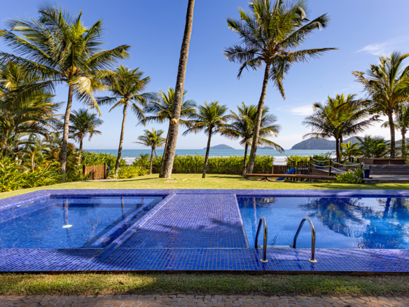 Casa exclusiva frente ao mar na Praia da Baleia