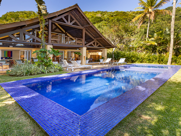 Casa exclusiva frente ao mar na Praia da Baleia