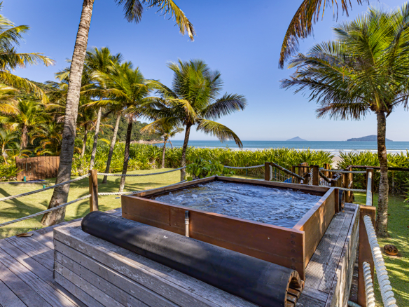 Casa exclusiva frente ao mar na Praia da Baleia