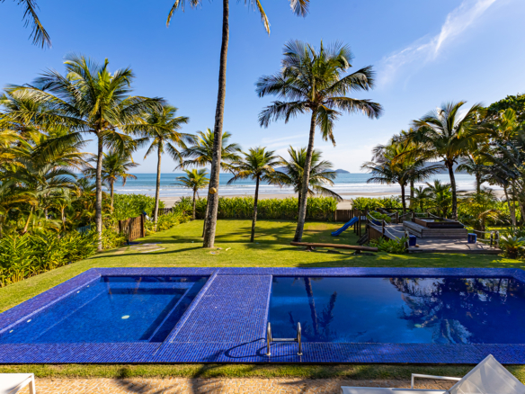 Casa exclusiva frente ao mar na Praia da Baleia
