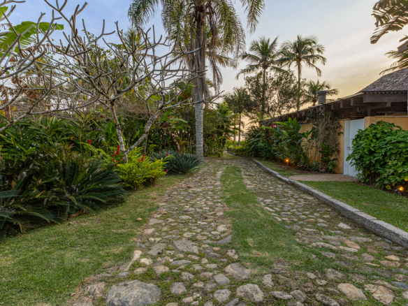 Casa exclusiva frente ao mar na Praia da Baleia