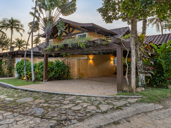Casa exclusiva frente ao mar na Praia da Baleia