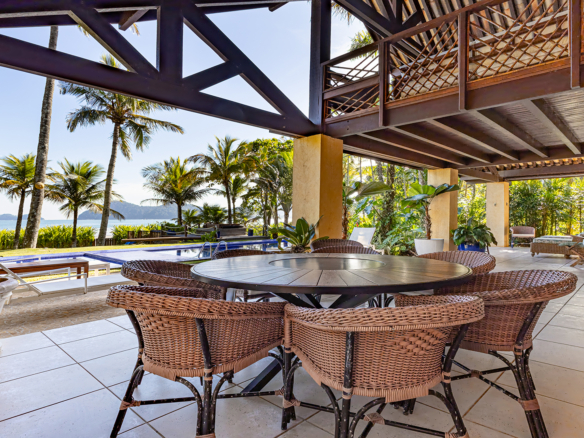 Casa exclusiva frente ao mar na Praia da Baleia