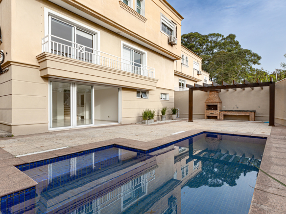 Casa ampla em condomínio exclusivo no Morumbi