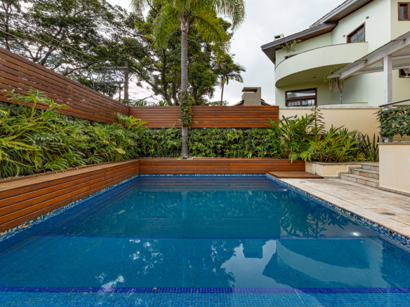 Elegante Residência em Condomínio Exclusivo no Morumbi