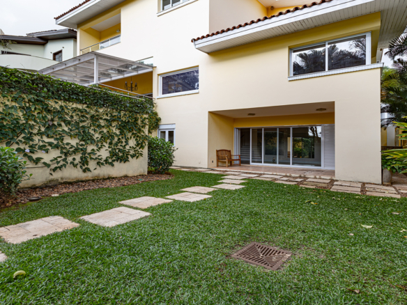 Elegante Residência em Condomínio Exclusivo no Morumbi