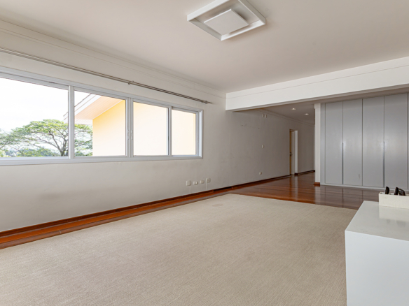 Elegante Residência em Condomínio Exclusivo no Morumbi