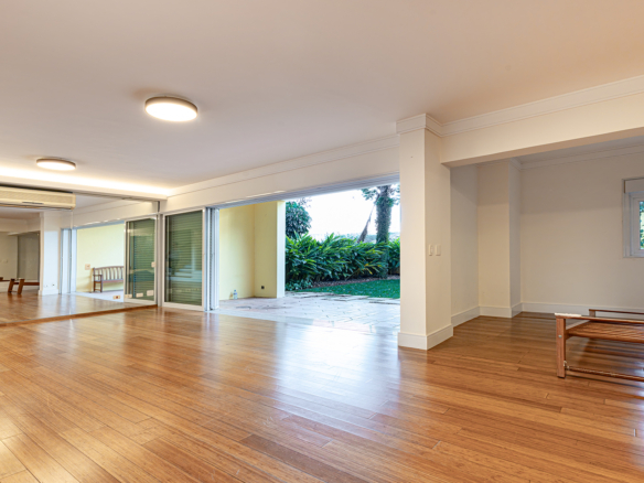 Elegante Residência em Condomínio Exclusivo no Morumbi