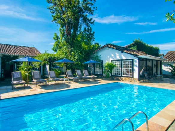 Residência Histórica de Alto Padrão em Paraty — Charme, Exclusividade e Estilo de Vida Único