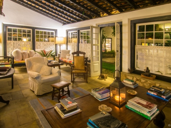 Residência Histórica de Alto Padrão em Paraty — Charme, Exclusividade e Estilo de Vida Único