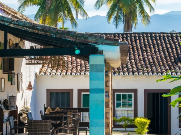 Residência Histórica de Alto Padrão em Paraty — Charme, Exclusividade e Estilo de Vida Único