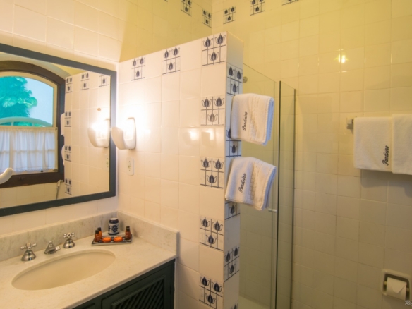 Residência Histórica de Alto Padrão em Paraty — Charme, Exclusividade e Estilo de Vida Único