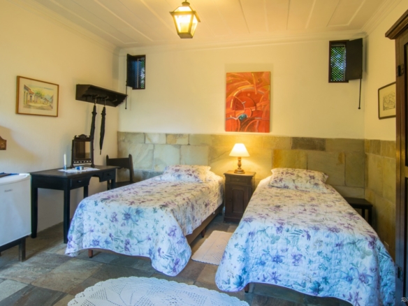 Residência Histórica de Alto Padrão em Paraty — Charme, Exclusividade e Estilo de Vida Único