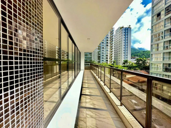 Apartamento a venda | 4 quartos (2 suítes) | 2 vagas | Pitangueiras | Guarujá