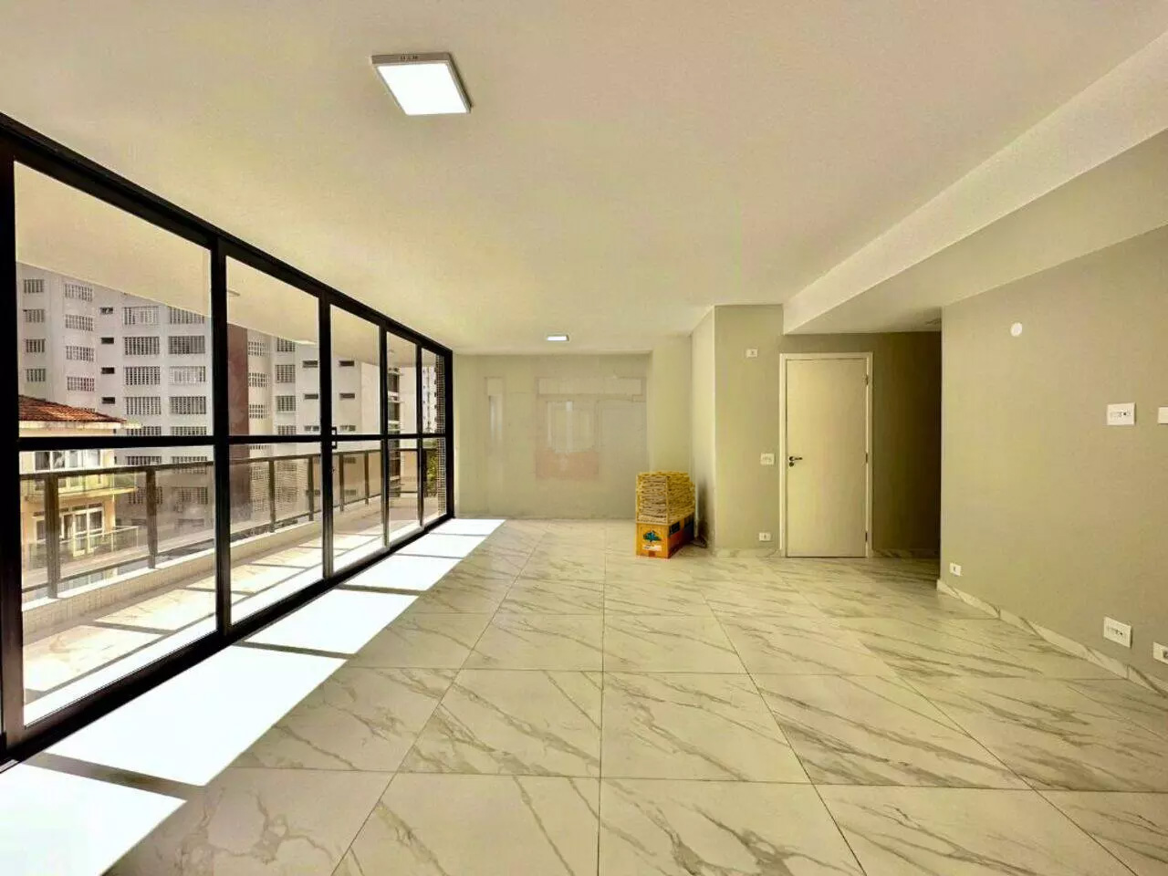 Apartamento a venda | 4 quartos (2 suítes) | 2 vagas | Pitangueiras | Guarujá