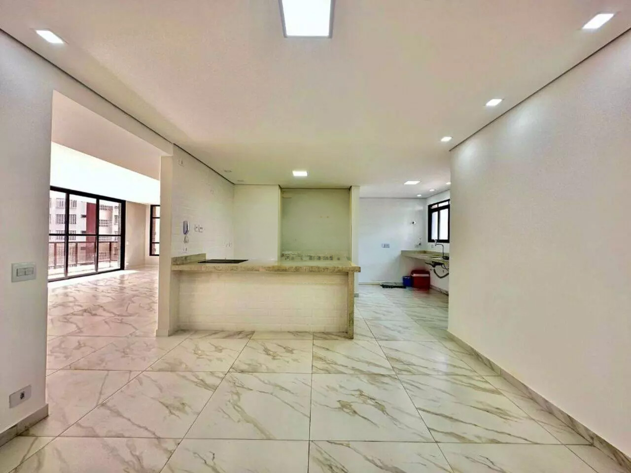 Apartamento a venda | 4 quartos (2 suítes) | 2 vagas | Pitangueiras | Guarujá
