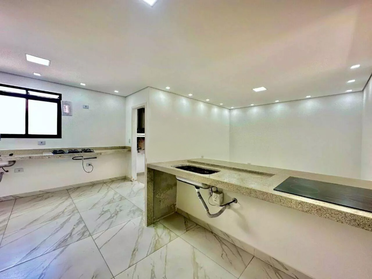 Apartamento a venda | 4 quartos (2 suítes) | 2 vagas | Pitangueiras | Guarujá