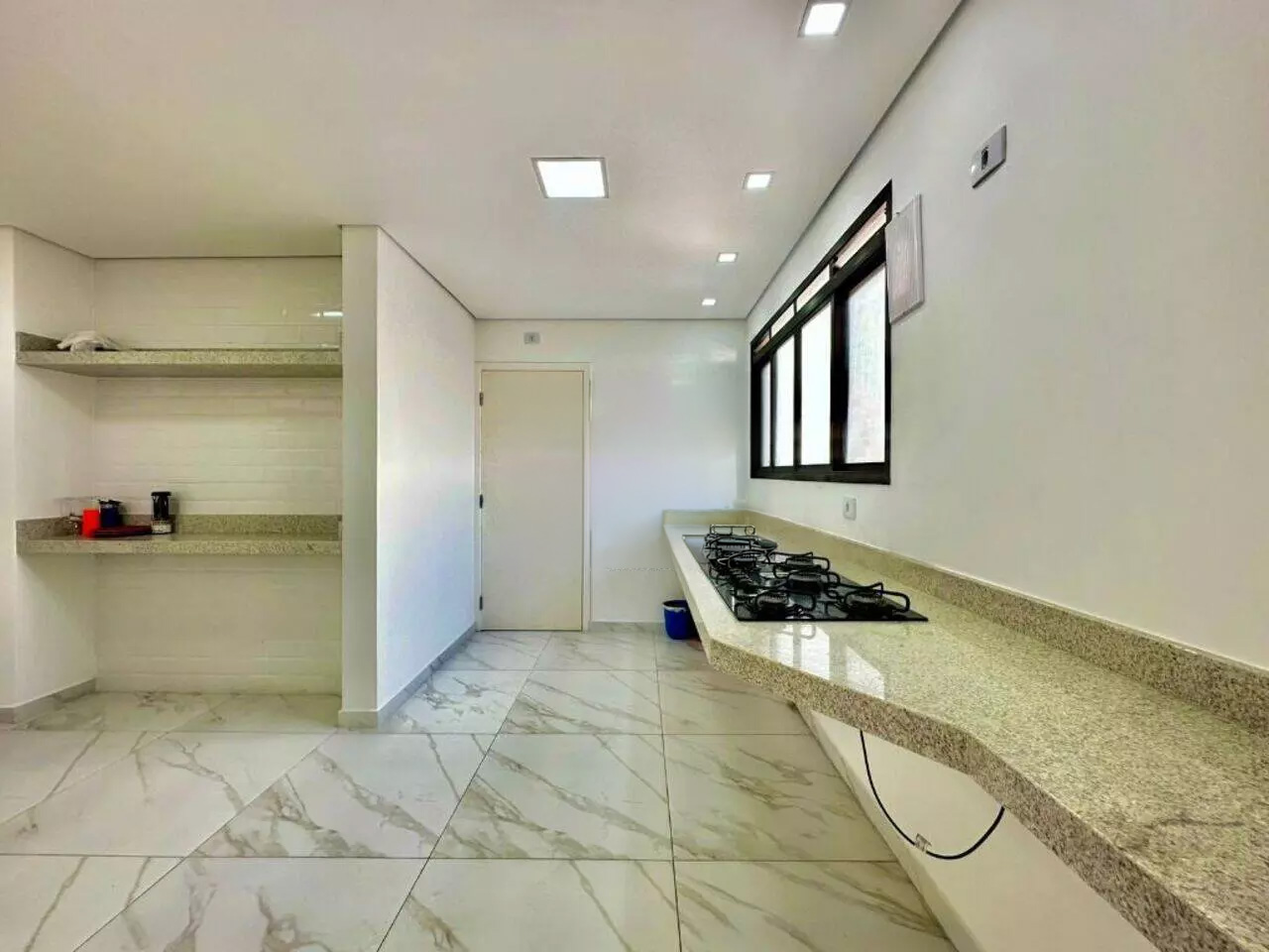 Apartamento a venda | 4 quartos (2 suítes) | 2 vagas | Pitangueiras | Guarujá