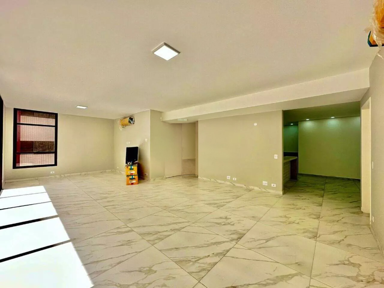 Apartamento a venda | 4 quartos (2 suítes) | 2 vagas | Pitangueiras | Guarujá