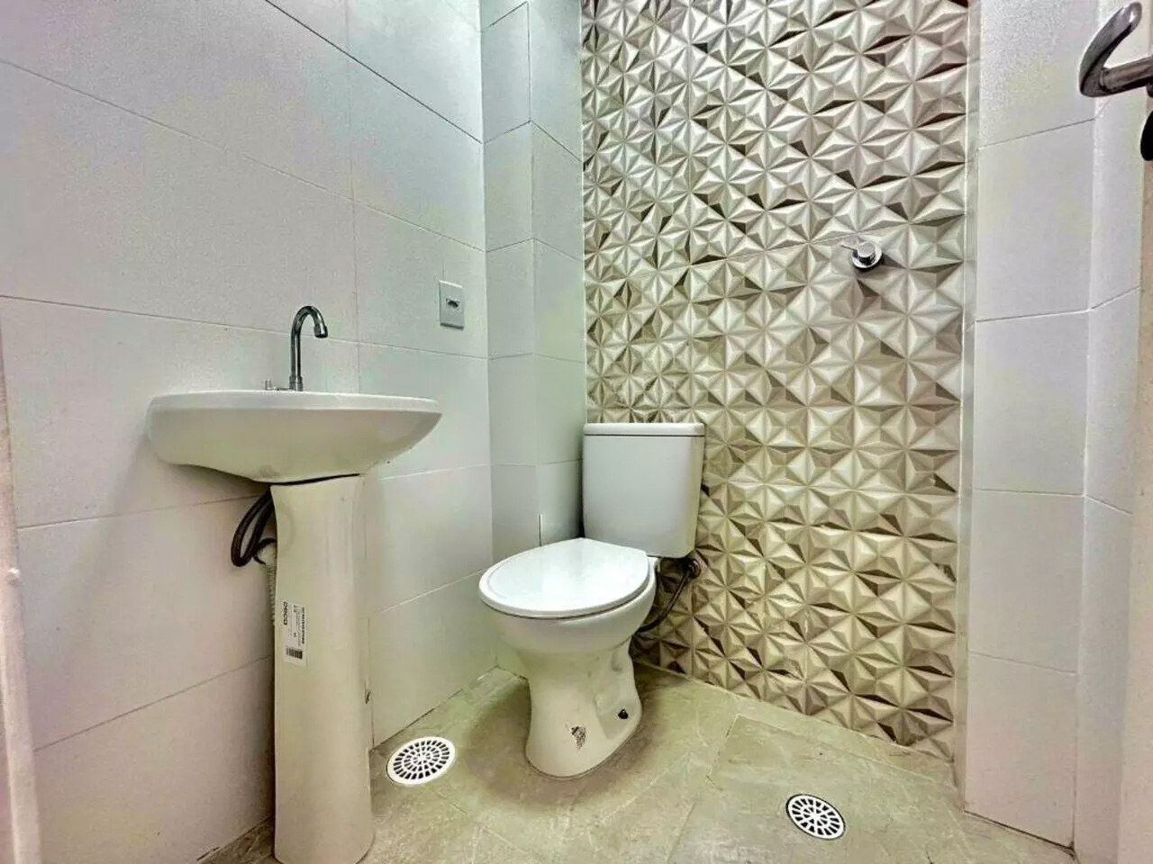 Apartamento a venda | 4 quartos (2 suítes) | 2 vagas | Pitangueiras | Guarujá