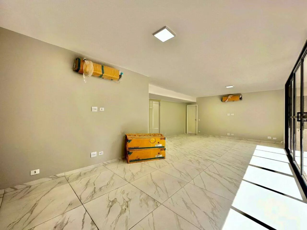 Apartamento a venda | 4 quartos (2 suítes) | 2 vagas | Pitangueiras | Guarujá