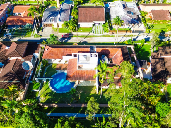 Casa a venda com 5 dormitórios em condomínio na Praia Dura | Ubatuba