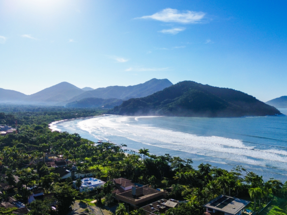 Casa a venda com 5 dormitórios em condomínio na Praia Dura | Ubatuba