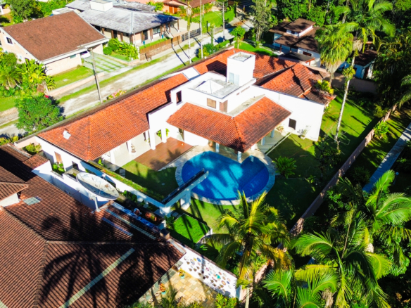 Casa a venda com 5 dormitórios em condomínio na Praia Dura | Ubatuba