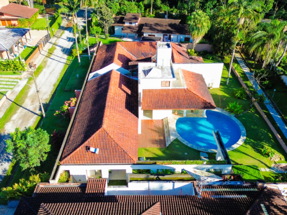 Casa a venda com 5 dormitórios em condomínio na Praia Dura | Ubatuba