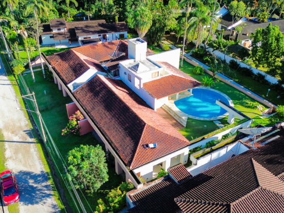 Casa a venda com 5 dormitórios em condomínio na Praia Dura | Ubatuba
