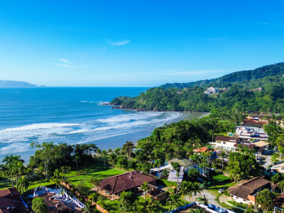 Casa a venda com 5 dormitórios em condomínio na Praia Dura | Ubatuba