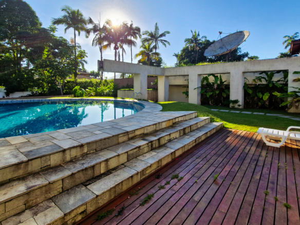 Casa a venda com 5 dormitórios em condomínio na Praia Dura | Ubatuba