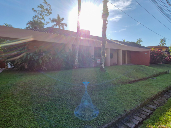 Casa a venda com 5 dormitórios em condomínio na Praia Dura | Ubatuba