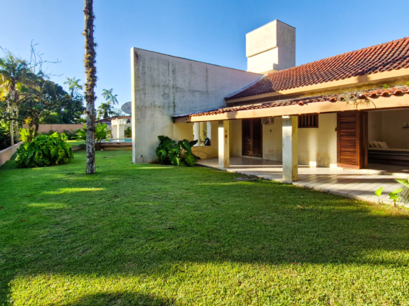 Casa a venda com 5 dormitórios em condomínio na Praia Dura | Ubatuba